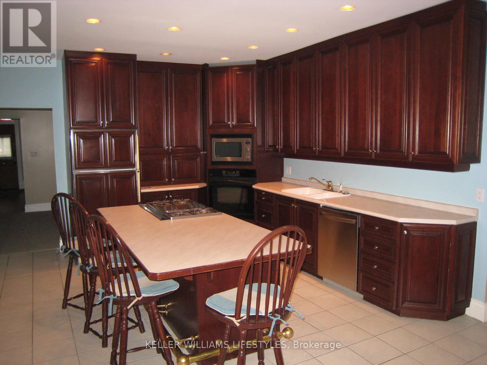 303 Pall Mall Street, London East, Ontario  N6B 2G8 - Photo 8 - X12925302