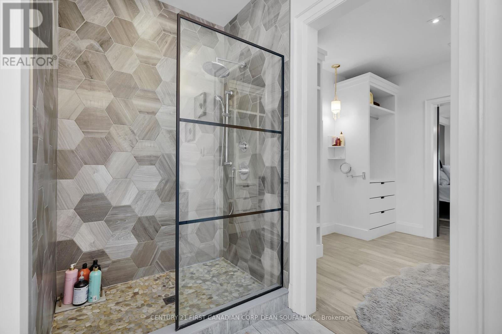 405 Darcy Drive, Strathroy-Caradoc, Ontario  N7G 0A4 - Photo 24 - X12925304