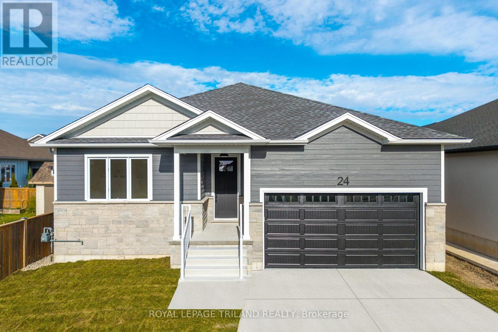 24 BROOKLAWN DRIVE, Lambton Shores, Ontario