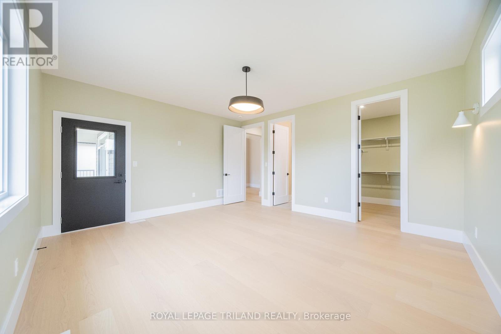 24 Brooklawn Drive, Lambton Shores, Ontario  N0M 1T0 - Photo 23 - X12925340