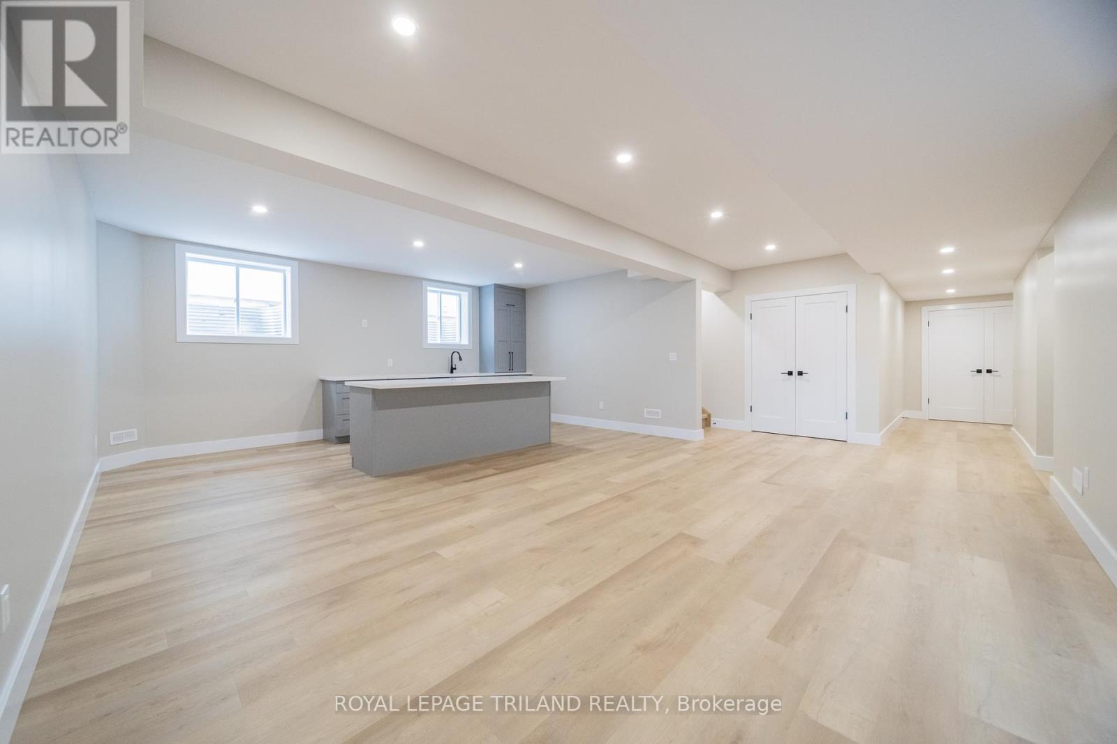 24 Brooklawn Drive, Lambton Shores, Ontario  N0M 1T0 - Photo 33 - X12925340