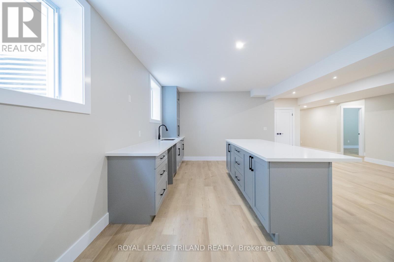 24 Brooklawn Drive, Lambton Shores, Ontario  N0M 1T0 - Photo 36 - X12925340