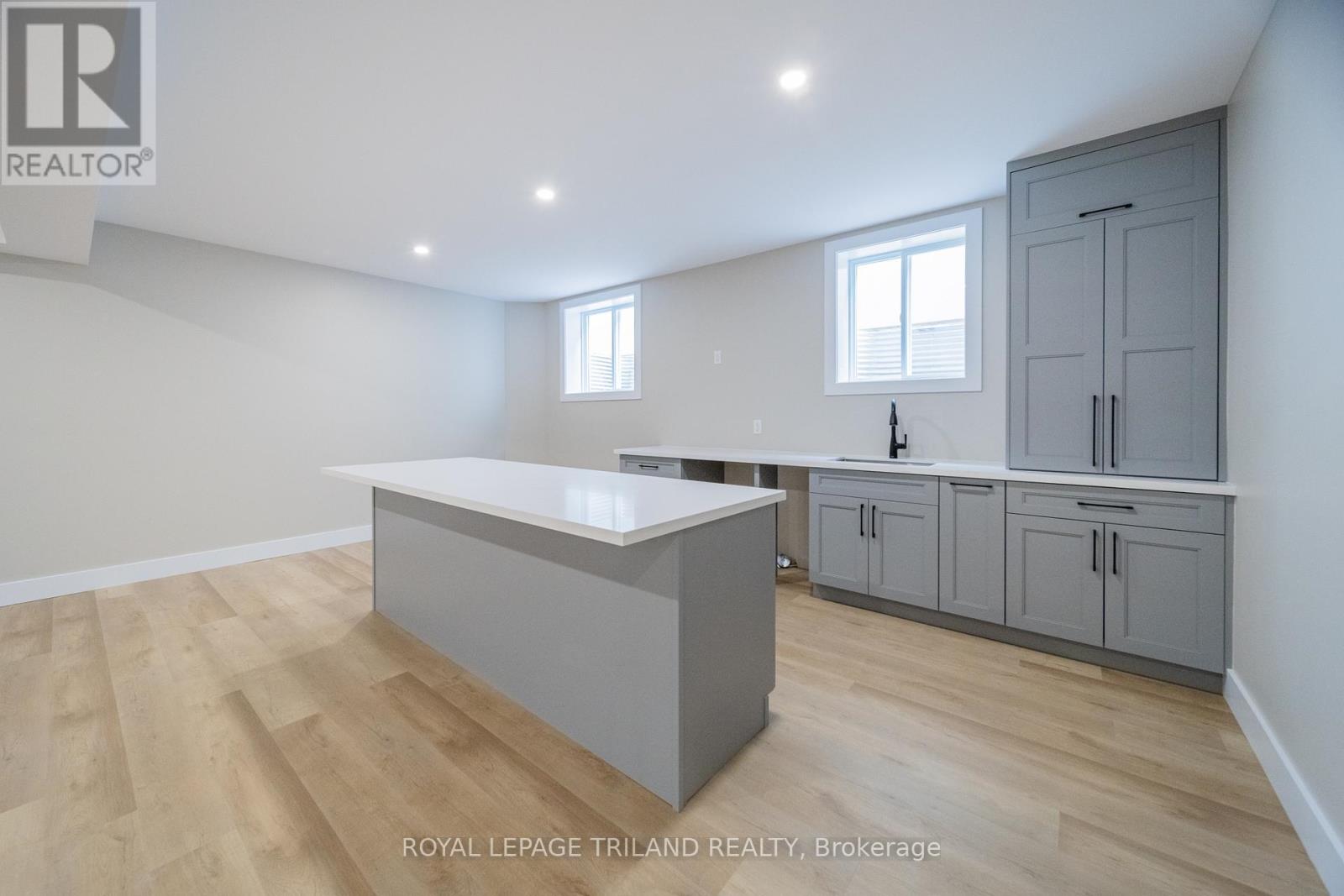 24 Brooklawn Drive, Lambton Shores, Ontario  N0M 1T0 - Photo 38 - X12925340