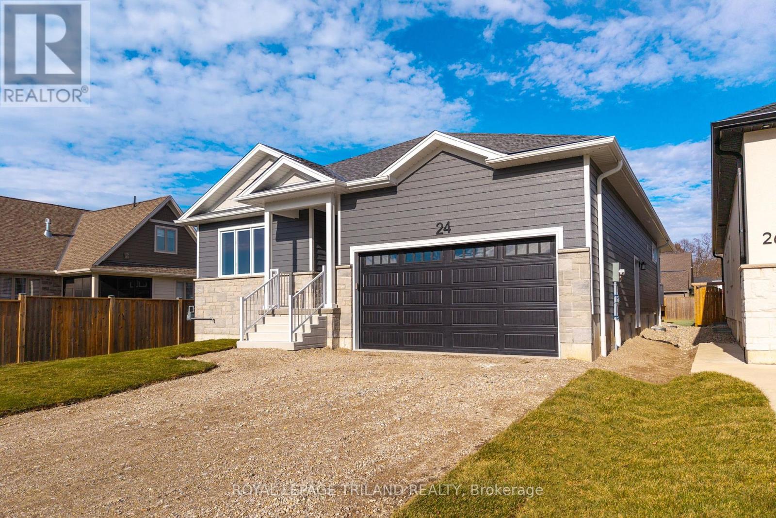 24 Brooklawn Drive, Lambton Shores, Ontario  N0M 1T0 - Photo 48 - X12925340