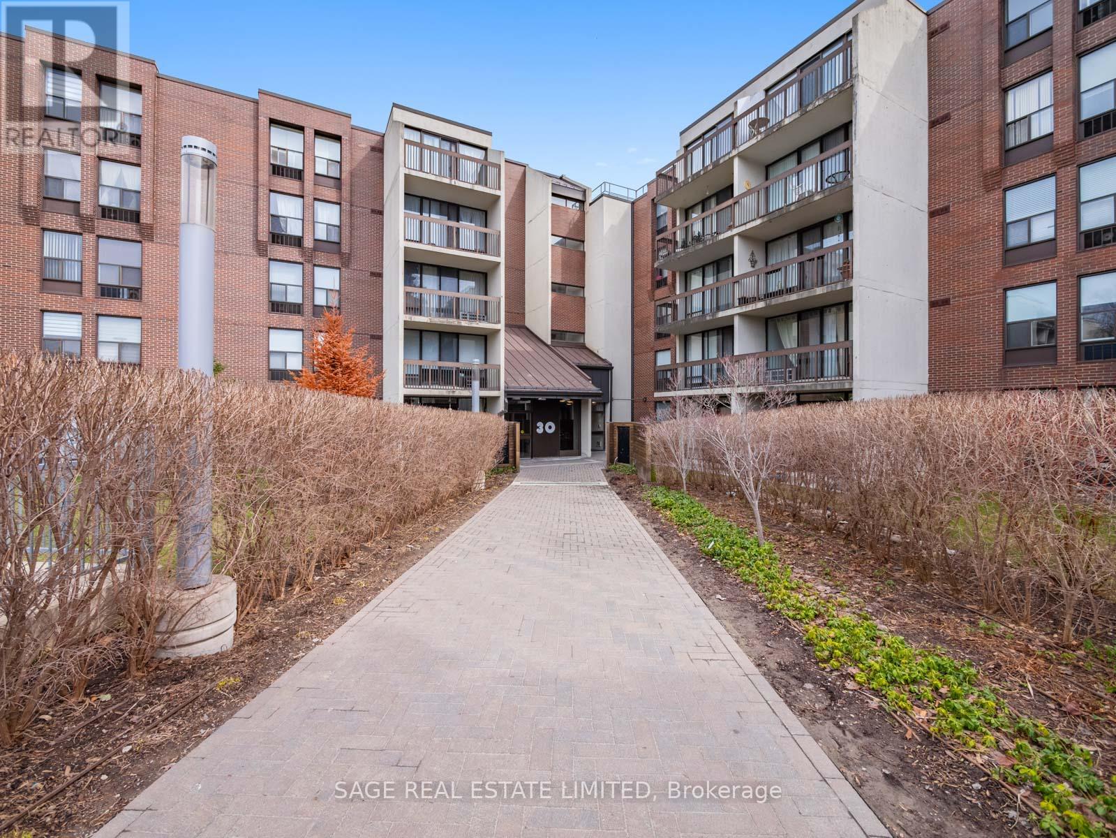 213E - 30 FASHION ROSEWAY, Toronto, Ontario