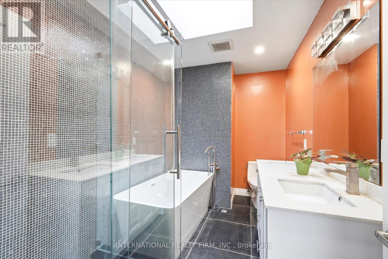 568 Delaware Avenue N, Toronto, Ontario  M6H 2V2 - Photo 13 - C12925296