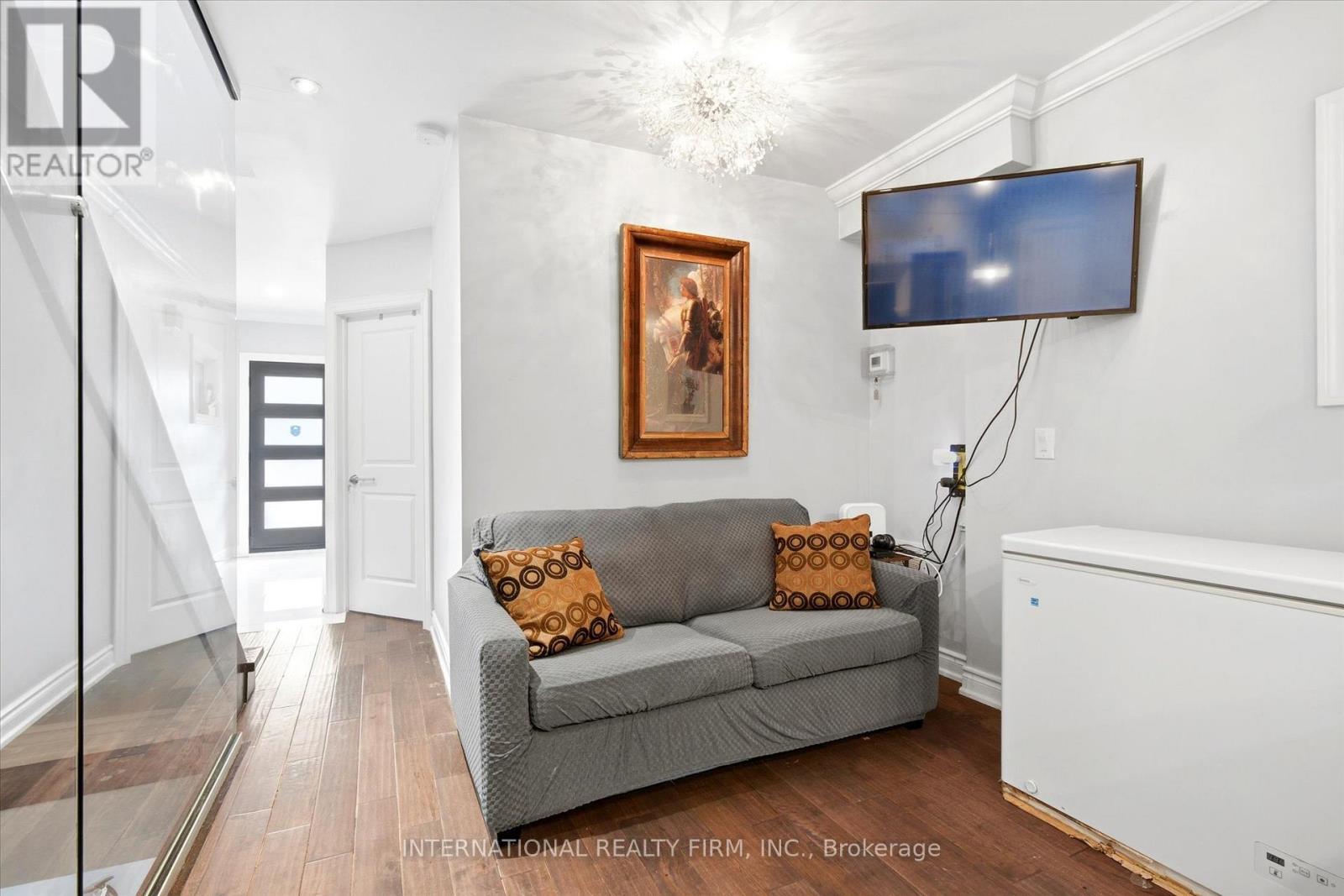 568 Delaware Avenue N, Toronto, Ontario  M6H 2V2 - Photo 4 - C12925296