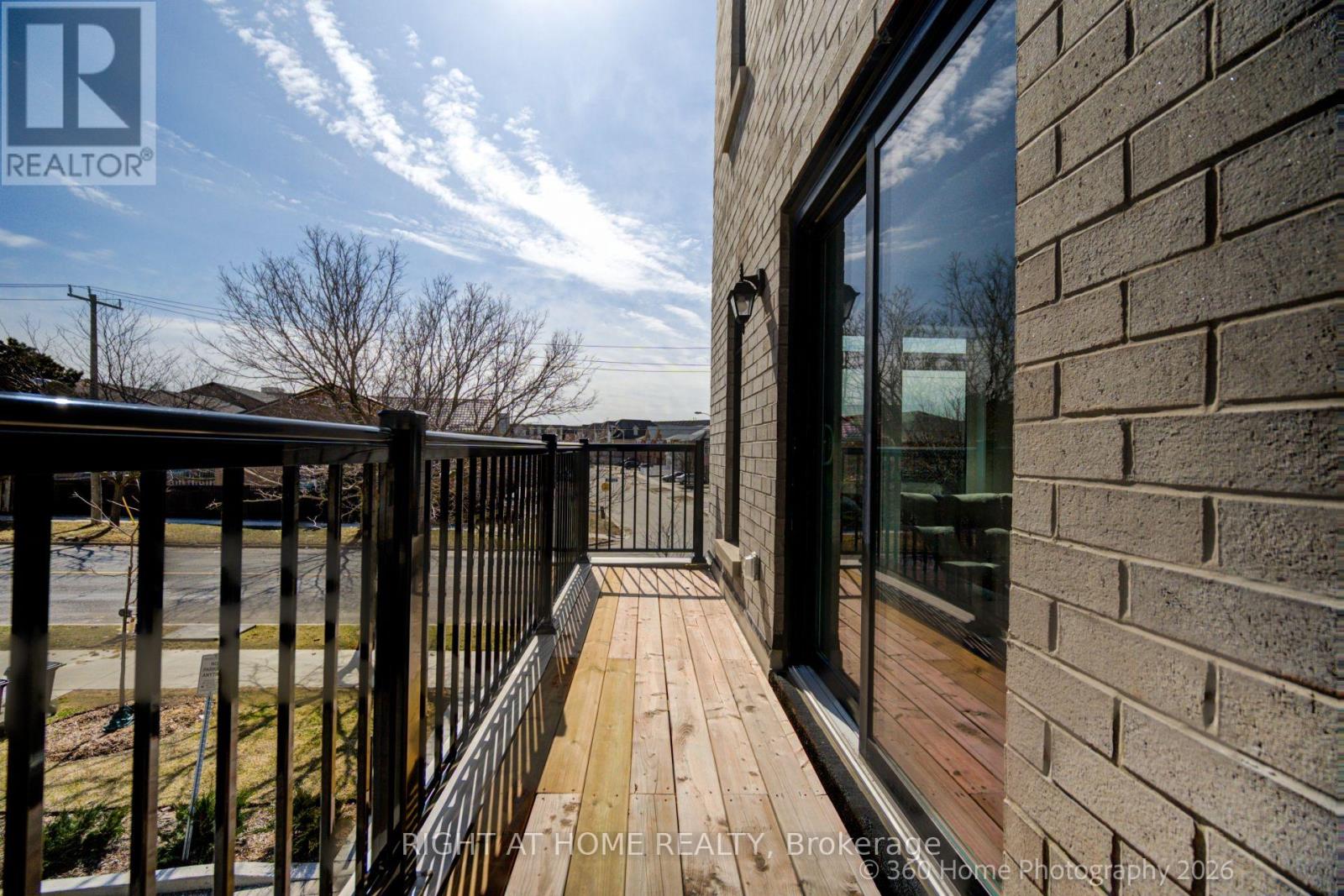 1 Case Ootes Drive, Toronto, Ontario  M4A 0A9 - Photo 10 - C12925306