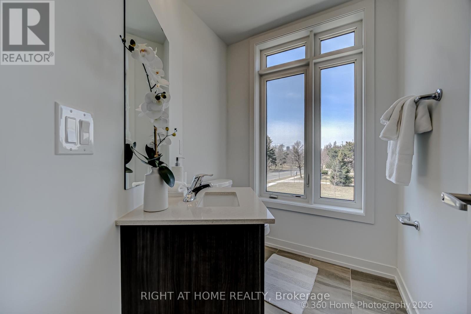 1 Case Ootes Drive, Toronto, Ontario  M4A 0A9 - Photo 15 - C12925306