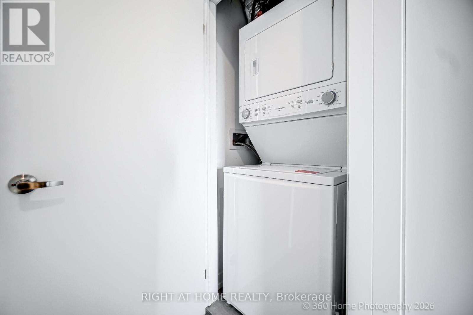 1 Case Ootes Drive, Toronto, Ontario  M4A 0A9 - Photo 25 - C12925306