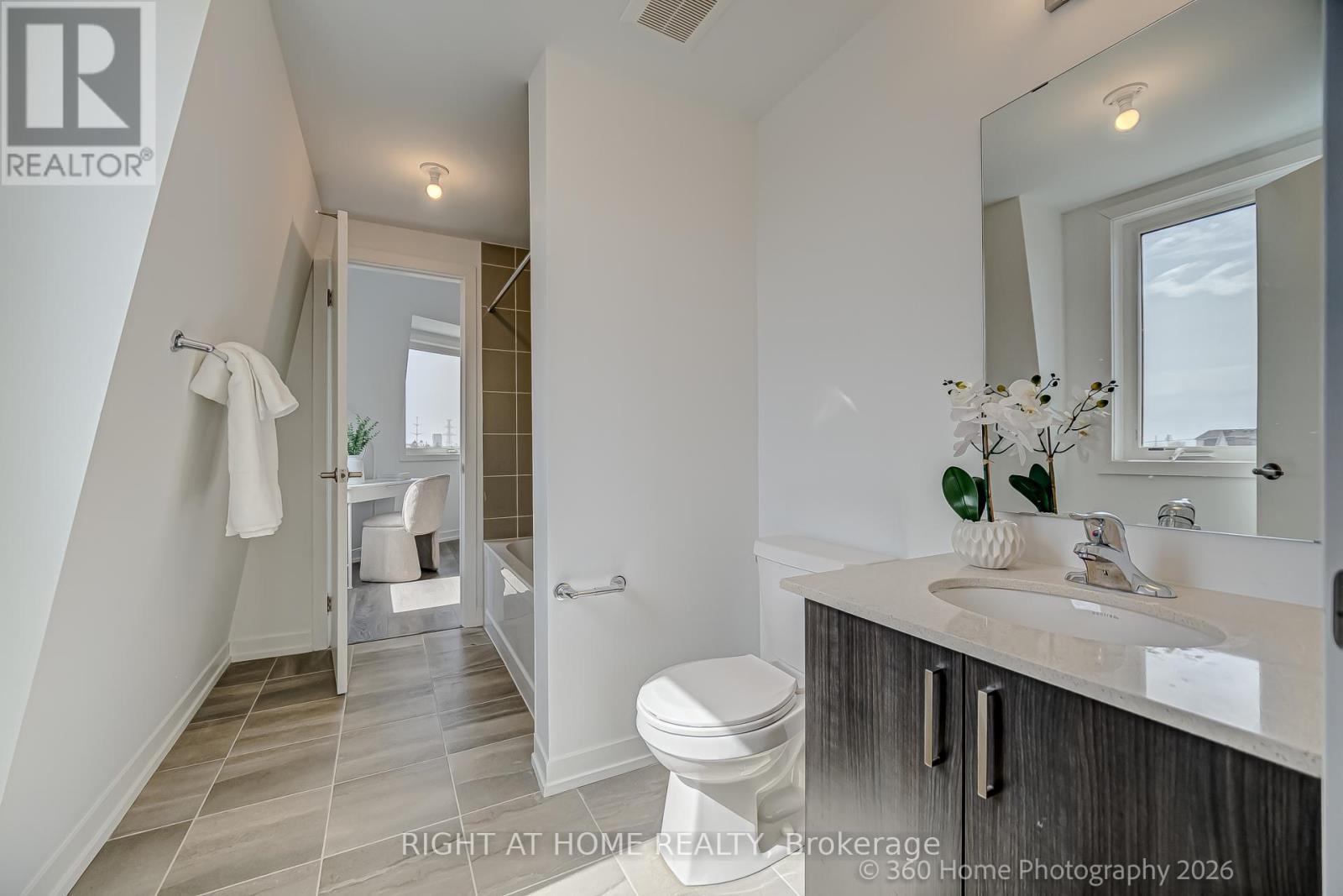 1 Case Ootes Drive, Toronto, Ontario  M4A 0A9 - Photo 29 - C12925306