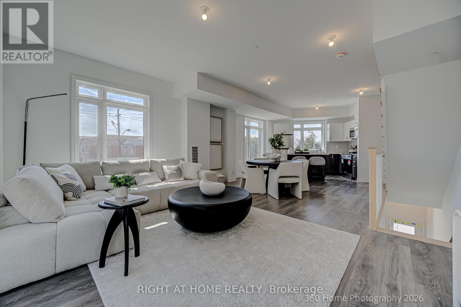 1 Case Ootes Drive, Toronto, Ontario  M4A 0A9 - Photo 3 - C12925306