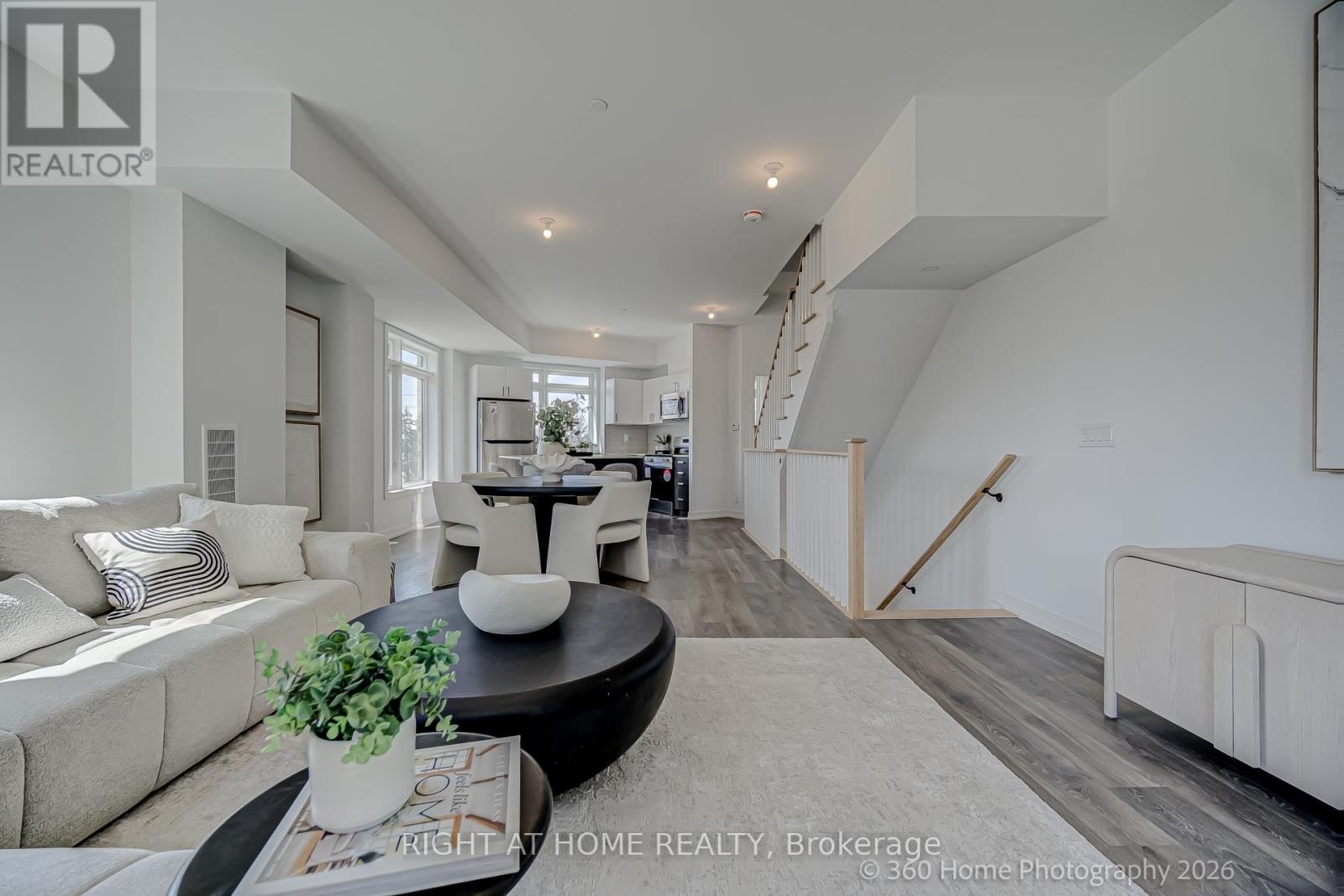 1 Case Ootes Drive, Toronto, Ontario  M4A 0A9 - Photo 4 - C12925306