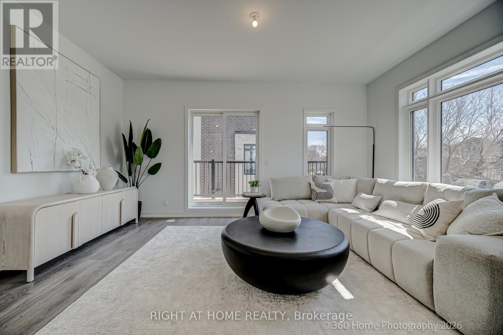 1 Case Ootes Drive, Toronto, Ontario  M4A 0A9 - Photo 5 - C12925306