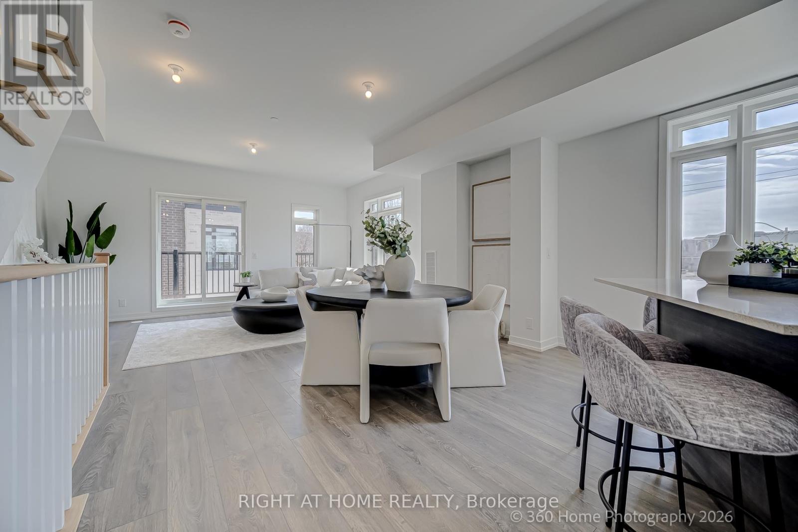 1 Case Ootes Drive, Toronto, Ontario  M4A 0A9 - Photo 8 - C12925306