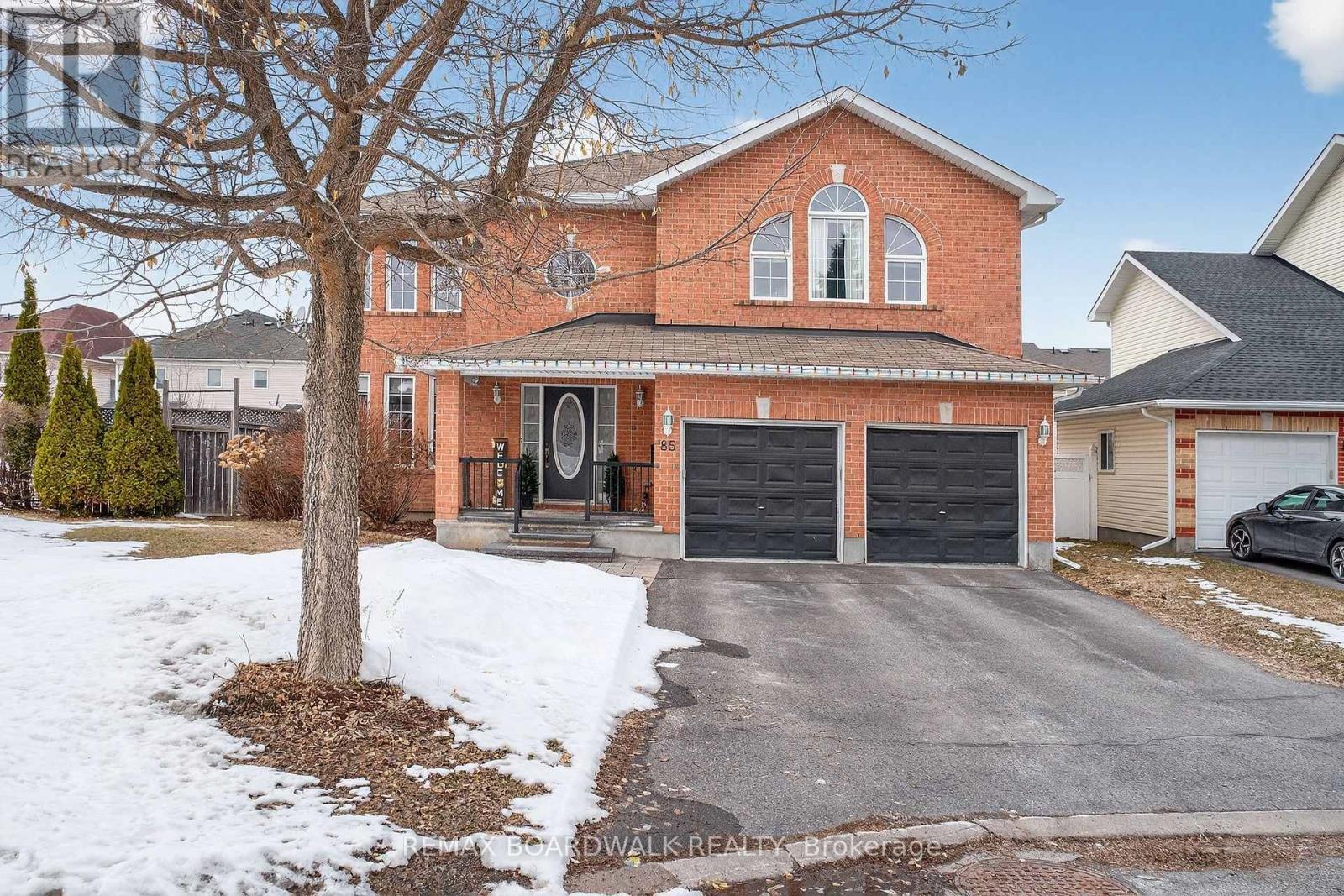 85 Woliston Crescent, Ottawa, Ontario  K2W 1G2 - Photo 3 - X12925080