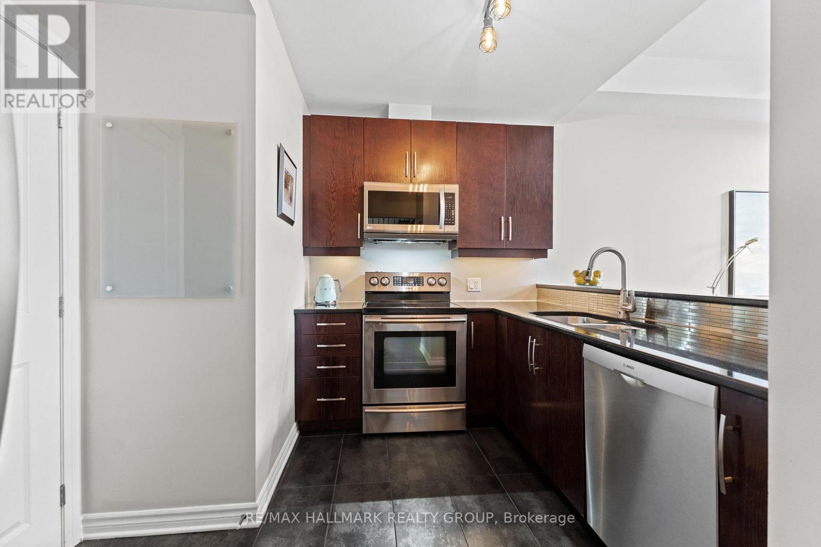 206 - 500 Claridge Drive, Ottawa, Ontario  K2J 3G5 - Photo 5 - X12925088