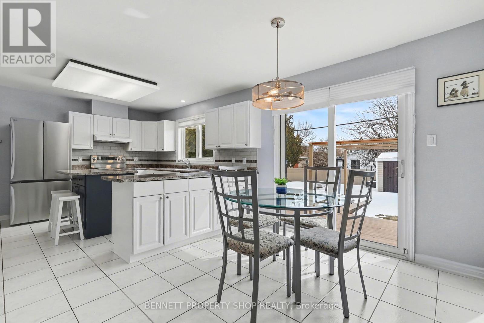 1476 Bourcier Drive, Ottawa, Ontario  K1E 3J8 - Photo 11 - X12925166