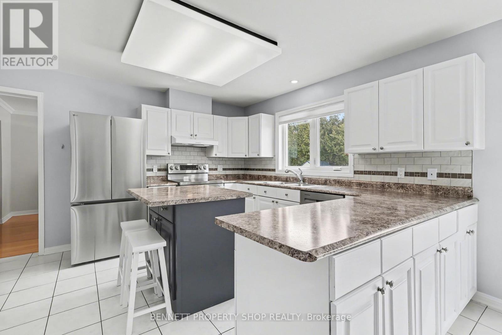 1476 Bourcier Drive, Ottawa, Ontario  K1E 3J8 - Photo 9 - X12925166