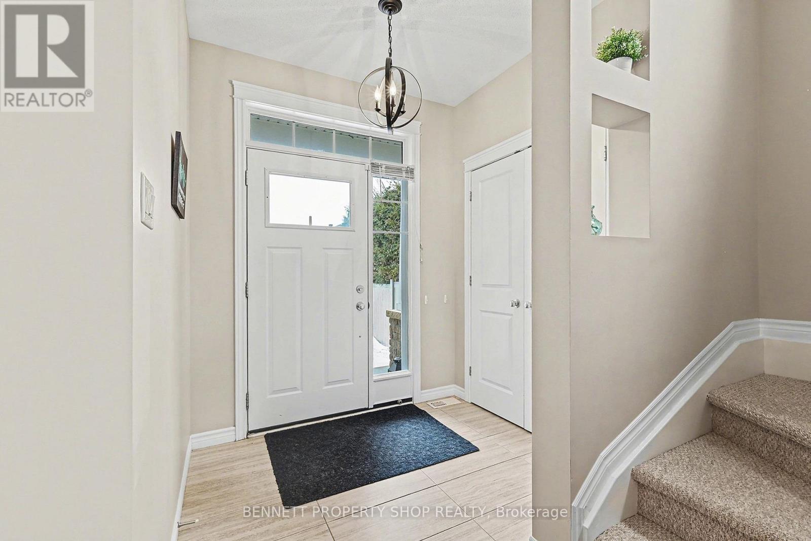 146 Tapadero Avenue, Ottawa, Ontario  K2V 0A7 - Photo 3 - X12925314