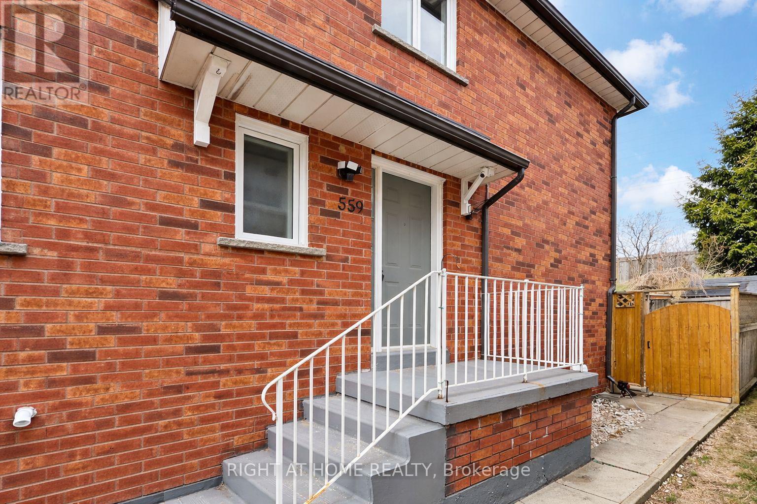 559 Walpole Crescent, Newmarket (Stonehaven-Wyndham), Ontario  L3X 2B5 - Photo 11 - N12925084