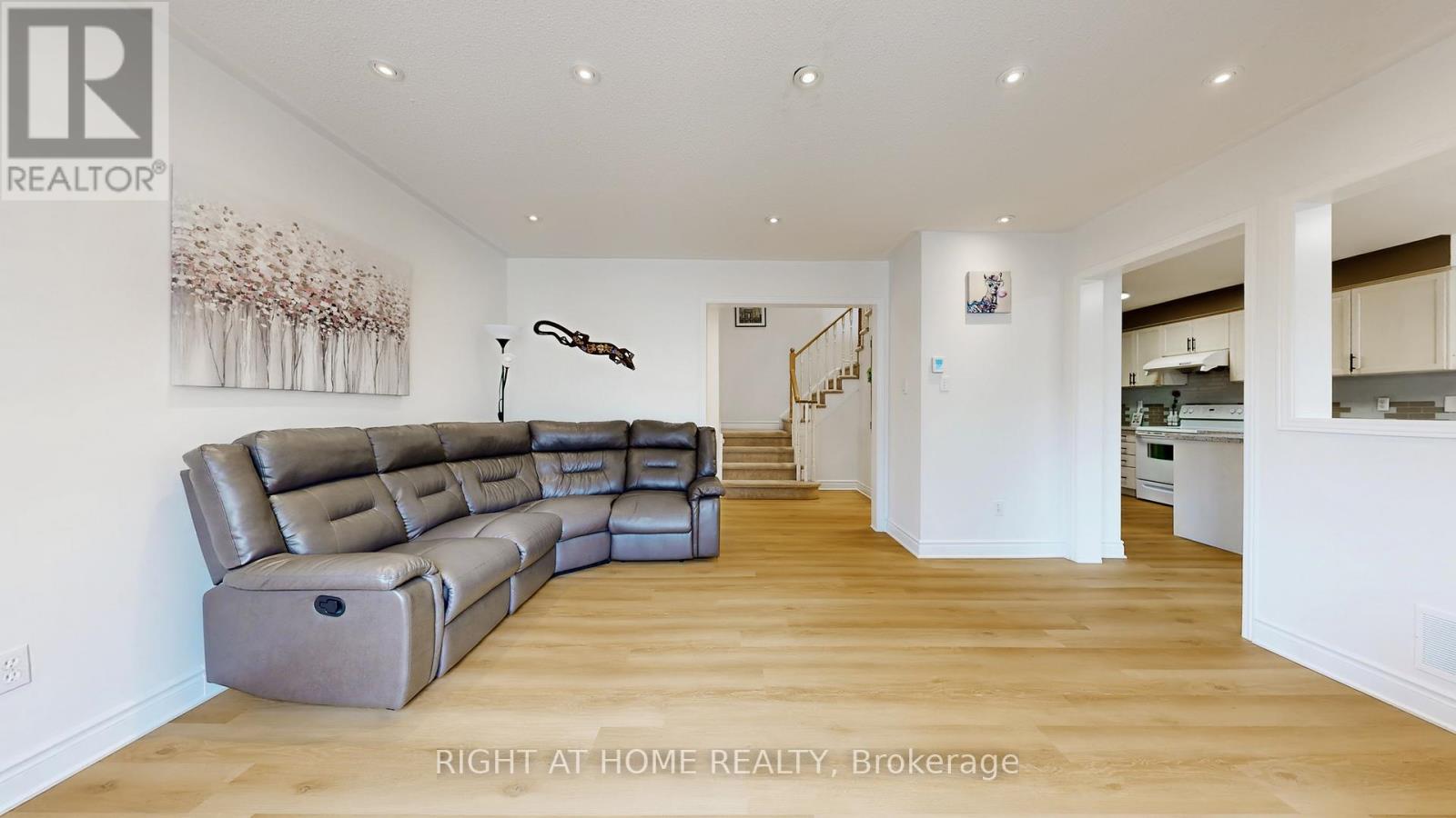 559 Walpole Crescent, Newmarket (Stonehaven-Wyndham), Ontario  L3X 2B5 - Photo 12 - N12925084