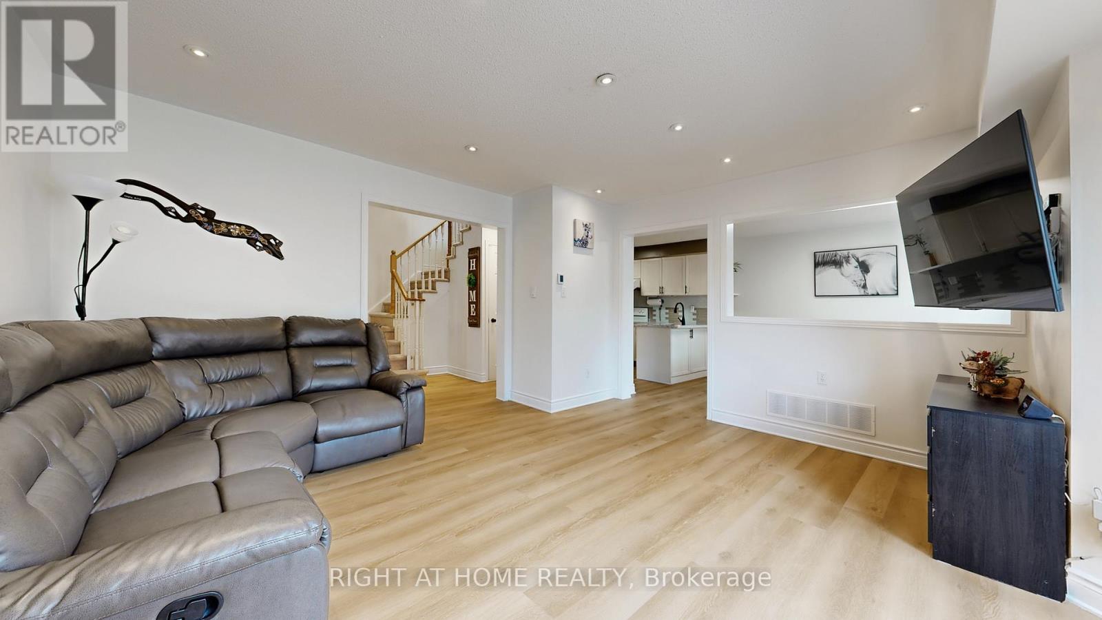 559 Walpole Crescent, Newmarket (Stonehaven-Wyndham), Ontario  L3X 2B5 - Photo 13 - N12925084