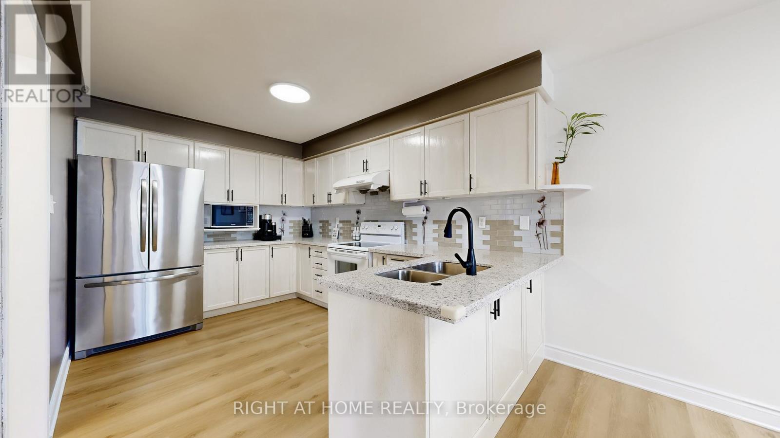 559 Walpole Crescent, Newmarket (Stonehaven-Wyndham), Ontario  L3X 2B5 - Photo 17 - N12925084