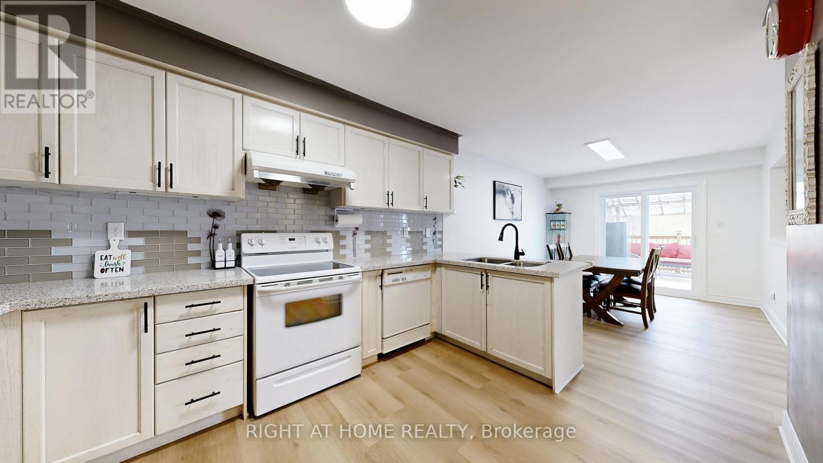 559 Walpole Crescent, Newmarket (Stonehaven-Wyndham), Ontario  L3X 2B5 - Photo 18 - N12925084