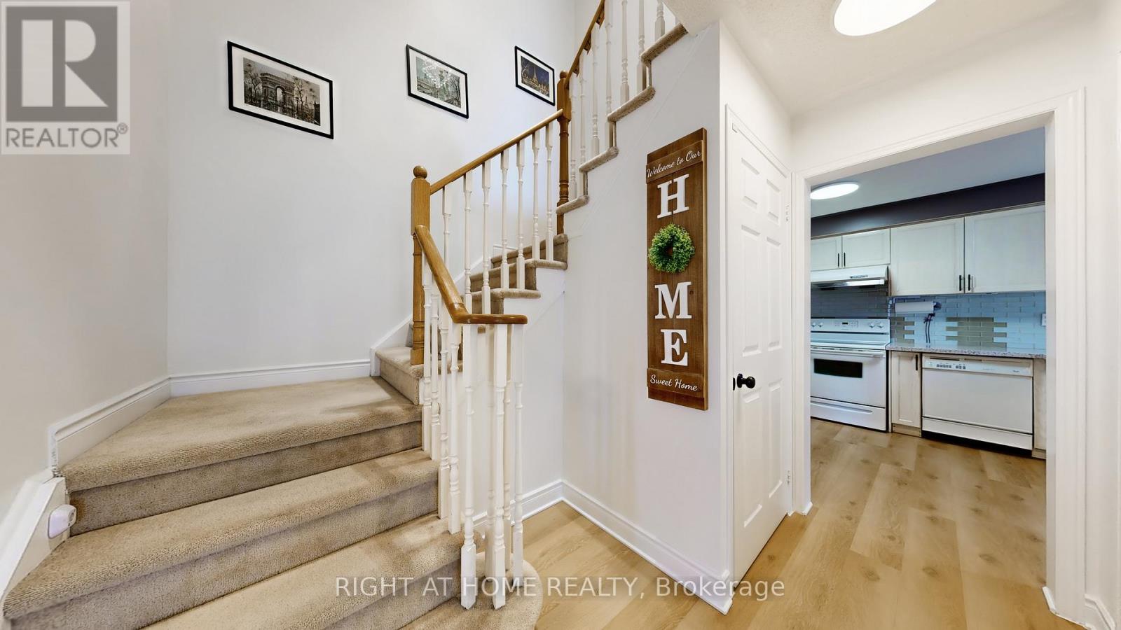 559 Walpole Crescent, Newmarket (Stonehaven-Wyndham), Ontario  L3X 2B5 - Photo 22 - N12925084