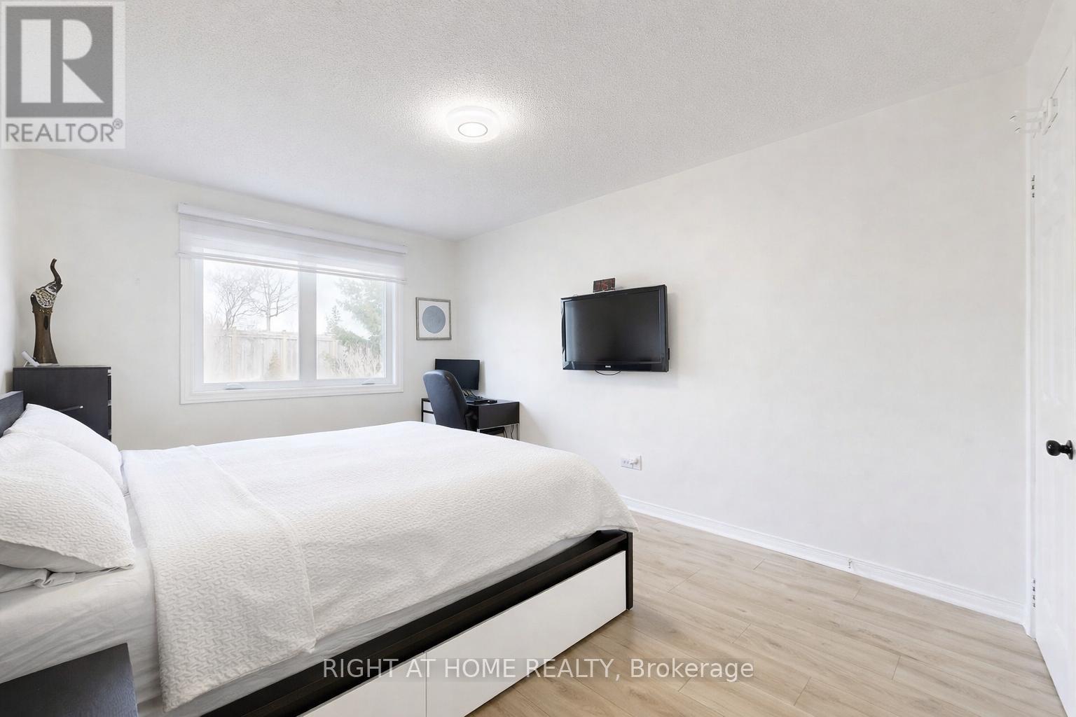 559 Walpole Crescent, Newmarket (Stonehaven-Wyndham), Ontario  L3X 2B5 - Photo 25 - N12925084