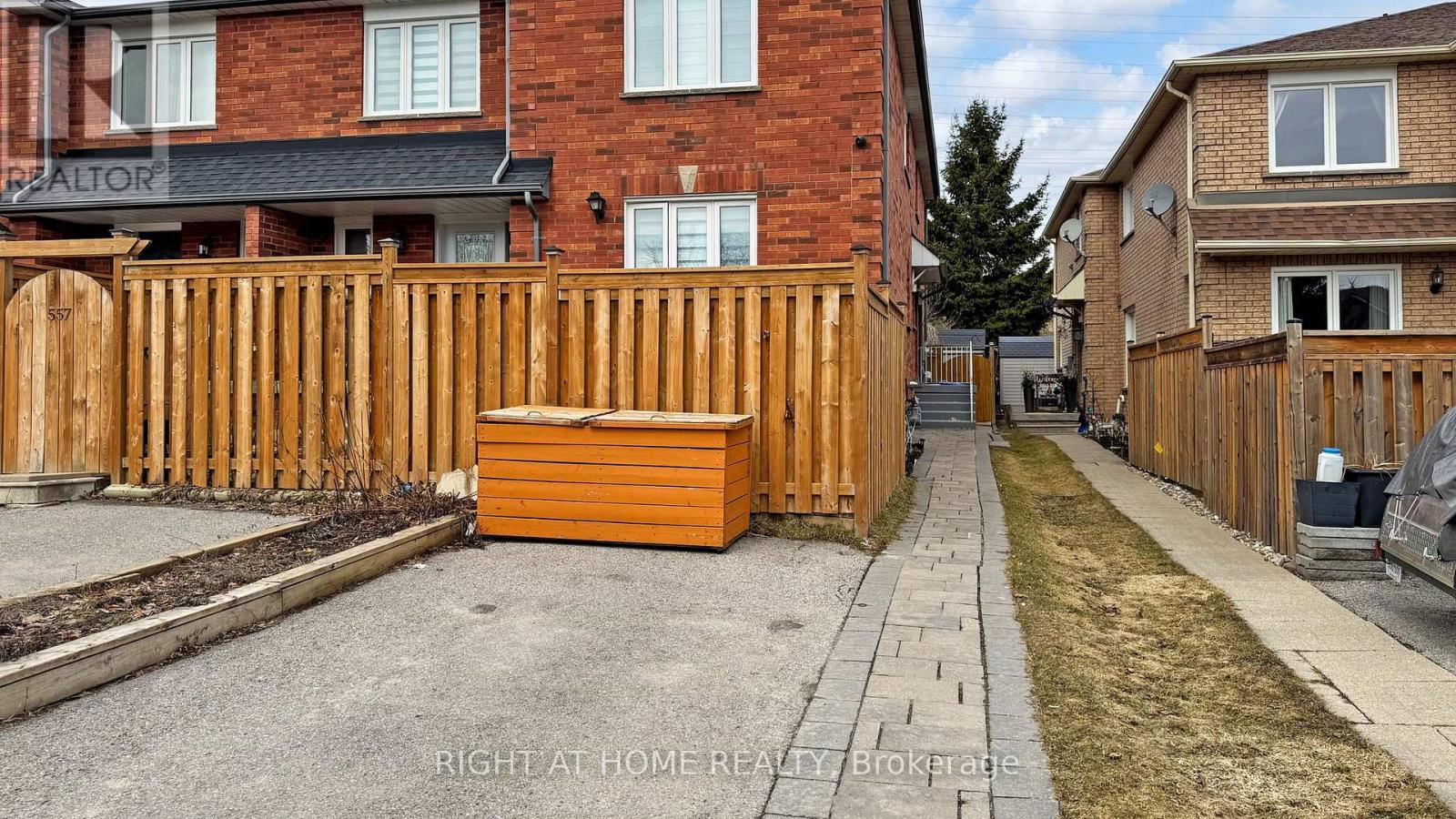 559 Walpole Crescent, Newmarket (Stonehaven-Wyndham), Ontario  L3X 2B5 - Photo 8 - N12925084