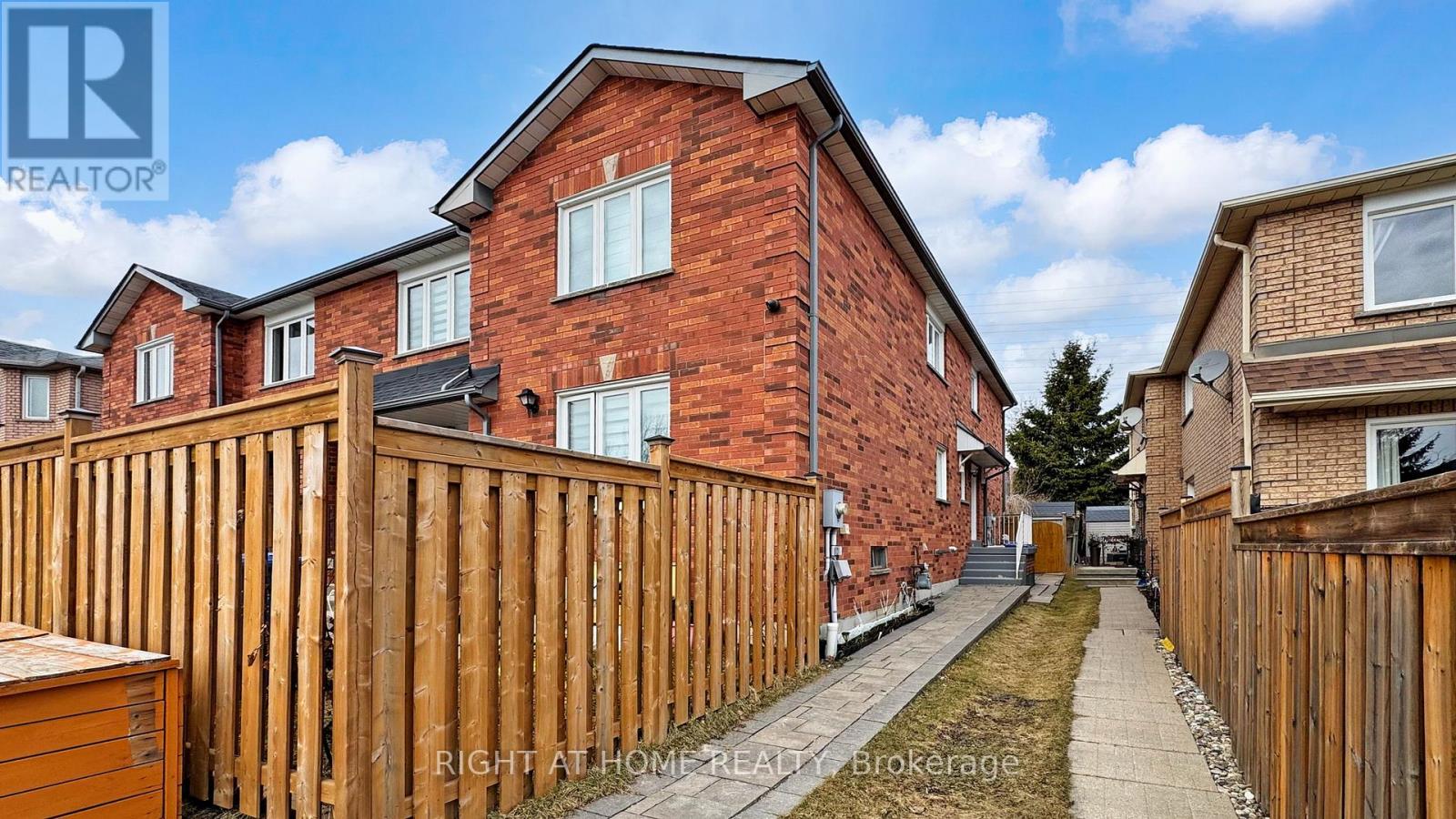 559 Walpole Crescent, Newmarket (Stonehaven-Wyndham), Ontario  L3X 2B5 - Photo 9 - N12925084
