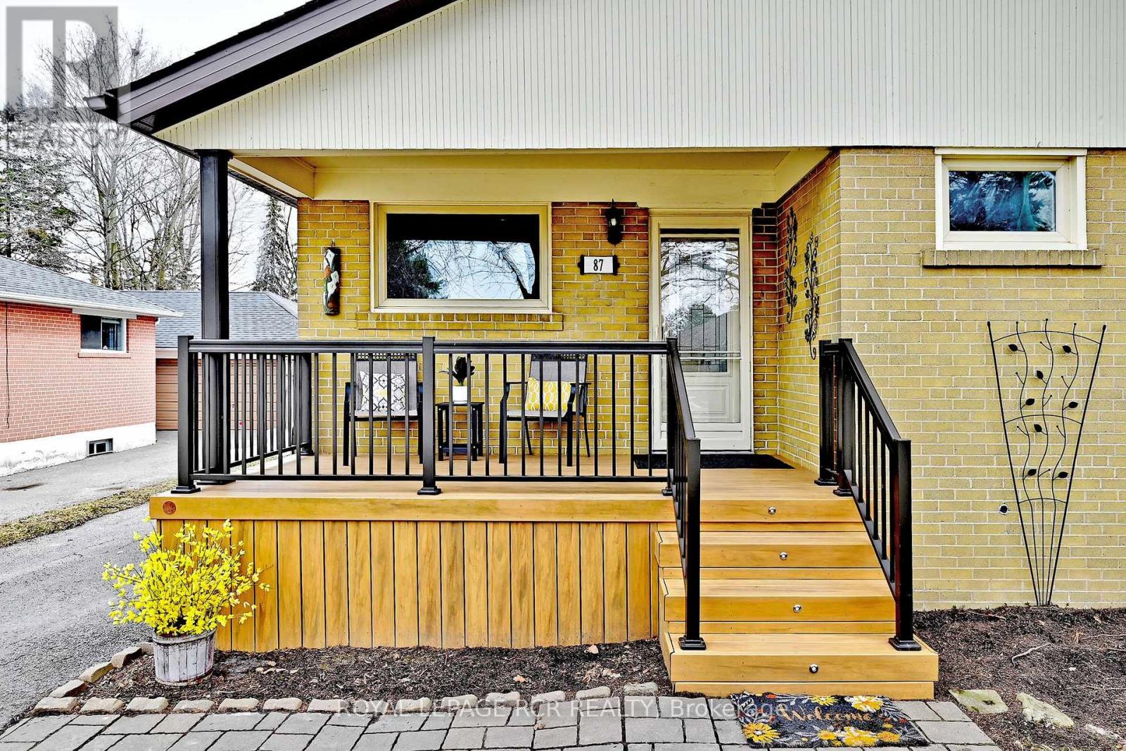 87 Richardson Drive, Aurora (Aurora Highlands), Ontario  L4G 1Z4 - Photo 3 - N12925210