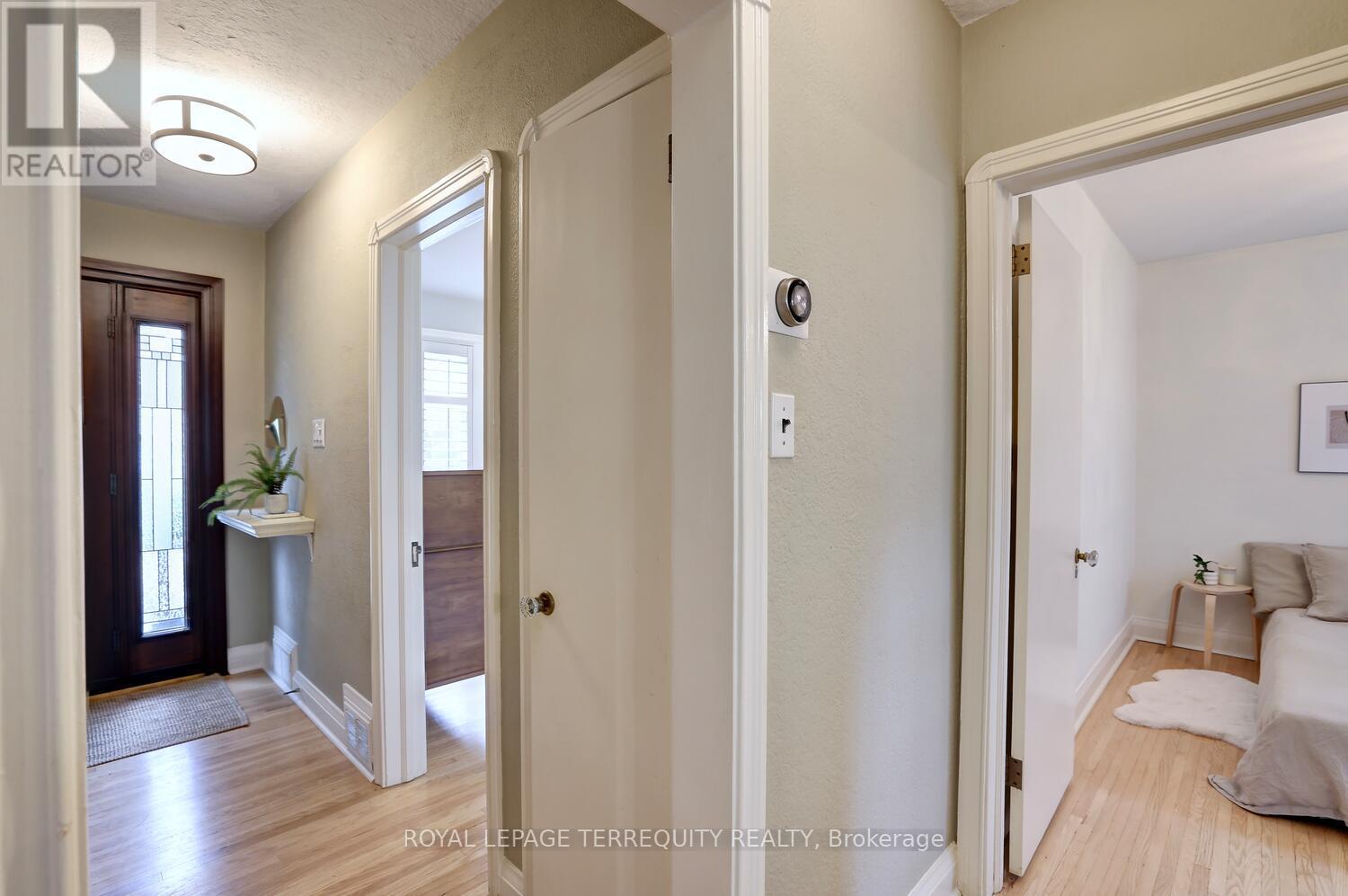 20 Elderidge Avenue, Toronto (Stonegate-Queensway), Ontario  M8Y 2C5 - Photo 19 - W12925110