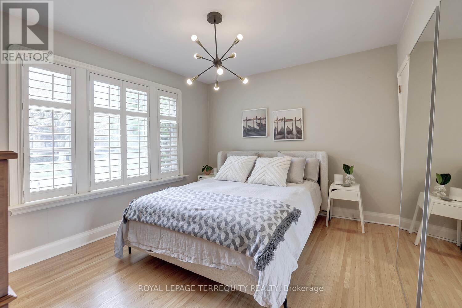 20 Elderidge Avenue, Toronto (Stonegate-Queensway), Ontario  M8Y 2C5 - Photo 21 - W12925110