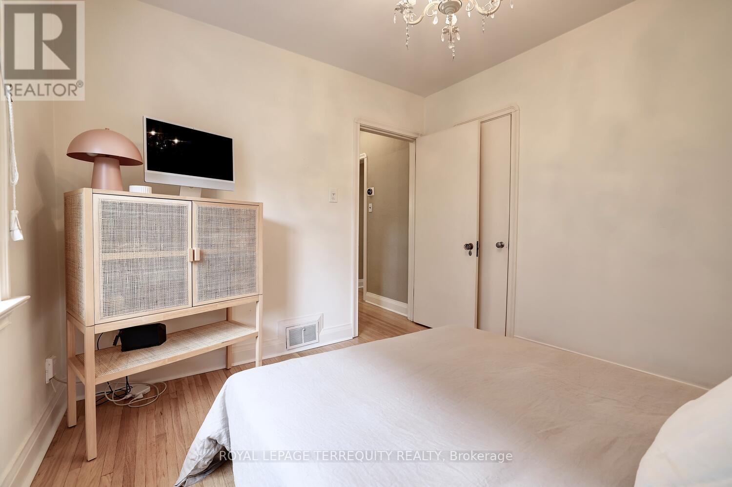 20 Elderidge Avenue, Toronto (Stonegate-Queensway), Ontario  M8Y 2C5 - Photo 24 - W12925110