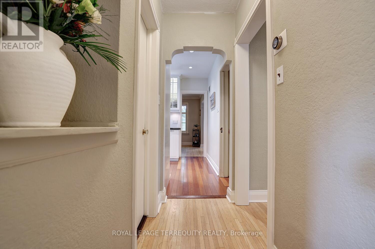 20 Elderidge Avenue, Toronto (Stonegate-Queensway), Ontario  M8Y 2C5 - Photo 25 - W12925110