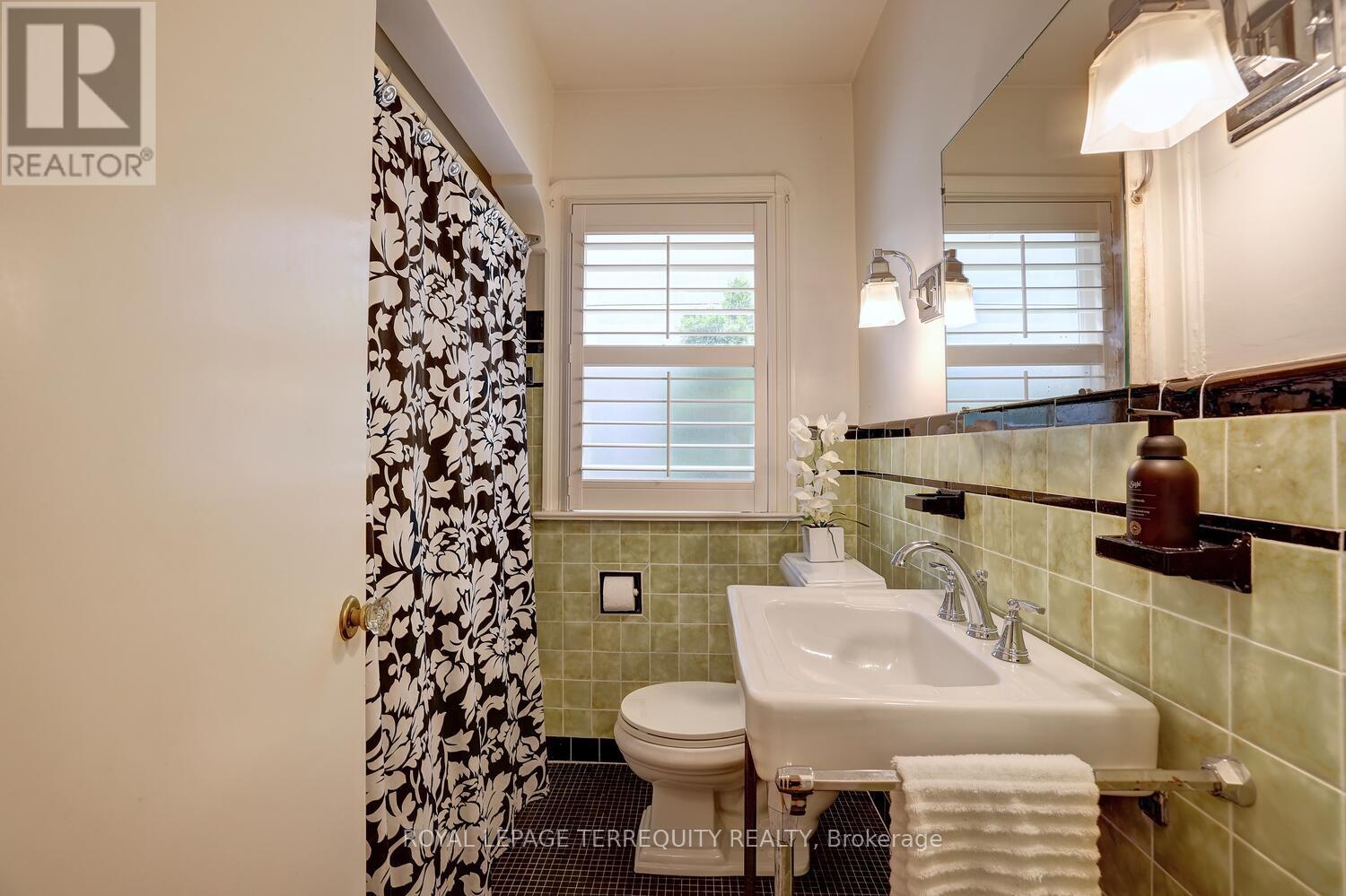 20 Elderidge Avenue, Toronto (Stonegate-Queensway), Ontario  M8Y 2C5 - Photo 26 - W12925110