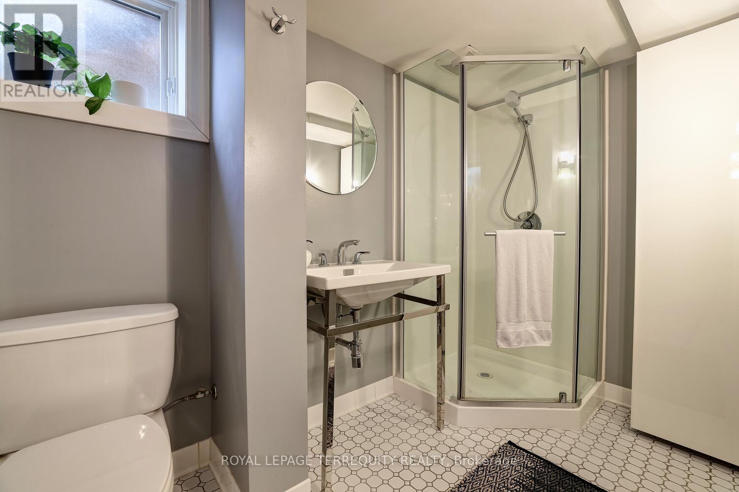 20 Elderidge Avenue, Toronto (Stonegate-Queensway), Ontario  M8Y 2C5 - Photo 37 - W12925110