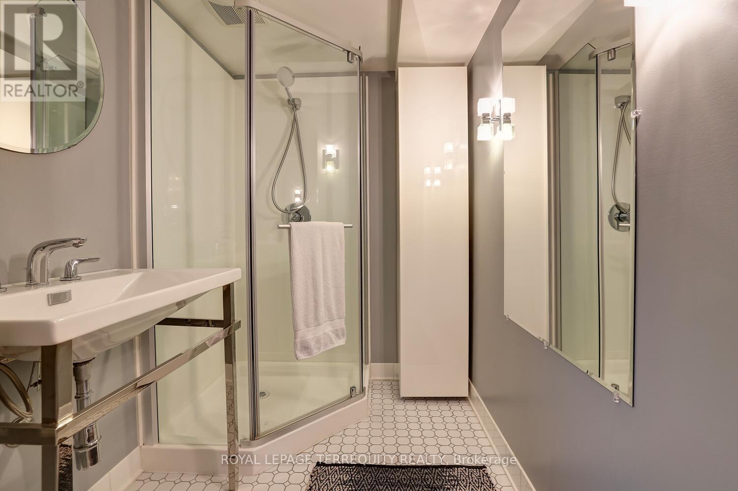 20 Elderidge Avenue, Toronto (Stonegate-Queensway), Ontario  M8Y 2C5 - Photo 38 - W12925110