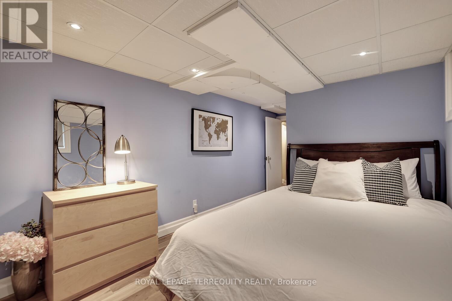 20 Elderidge Avenue, Toronto (Stonegate-Queensway), Ontario  M8Y 2C5 - Photo 41 - W12925110