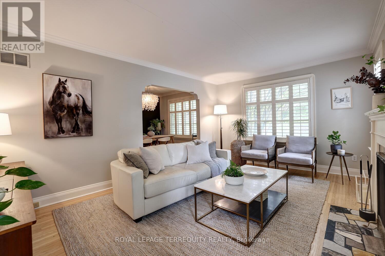 20 Elderidge Avenue, Toronto (Stonegate-Queensway), Ontario  M8Y 2C5 - Photo 6 - W12925110