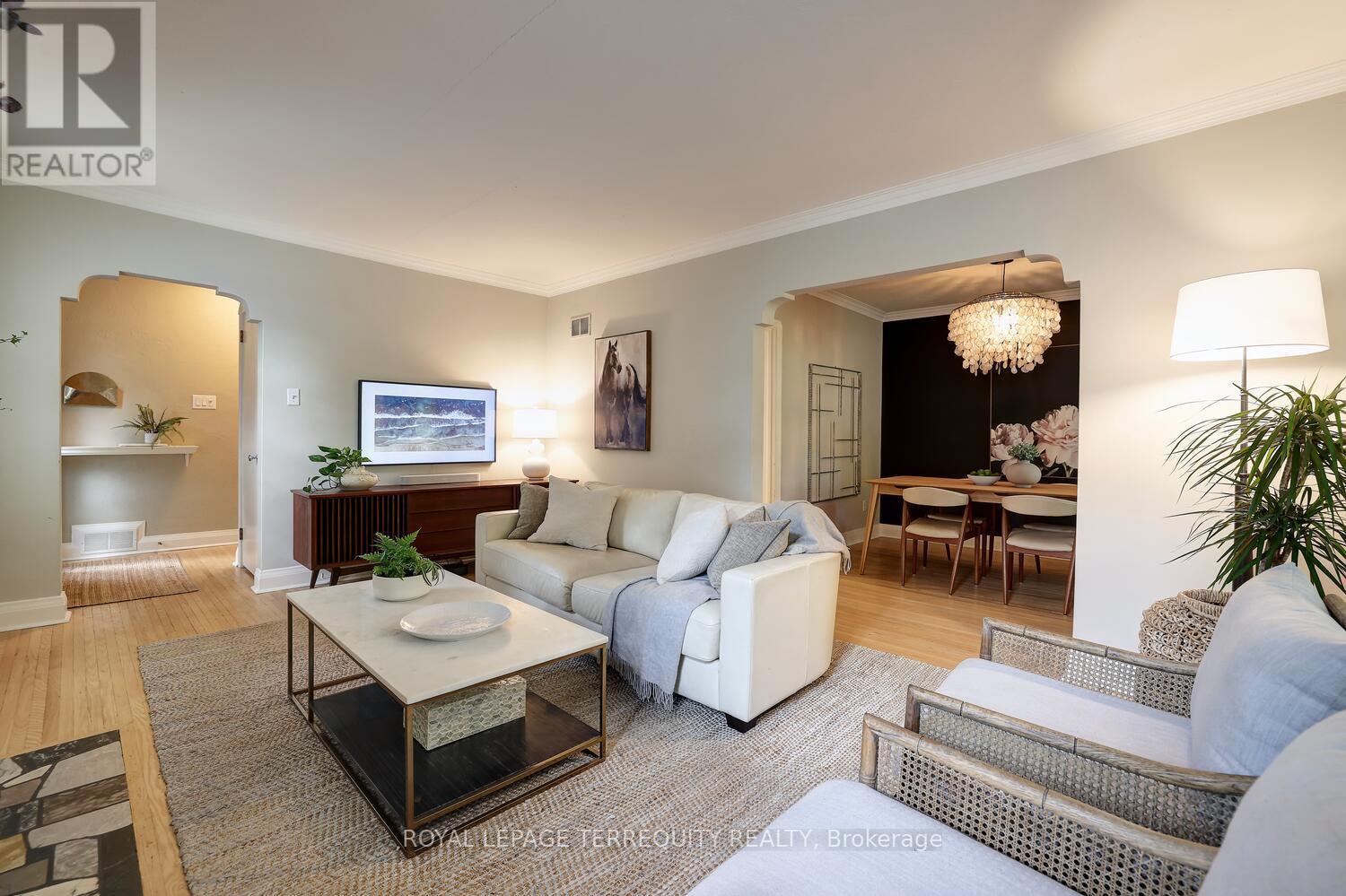 20 Elderidge Avenue, Toronto (Stonegate-Queensway), Ontario  M8Y 2C5 - Photo 7 - W12925110