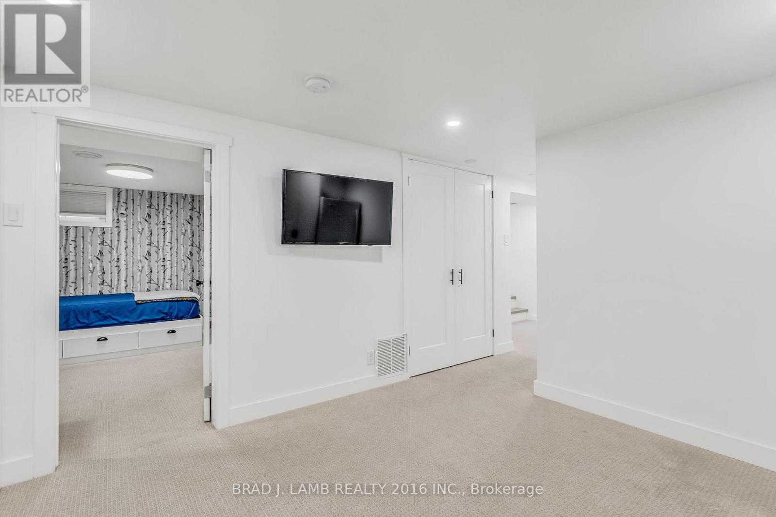 794 The Queensway, Toronto (Stonegate-Queensway), Ontario  M8Z 1N5 - Photo 9 - W12925142