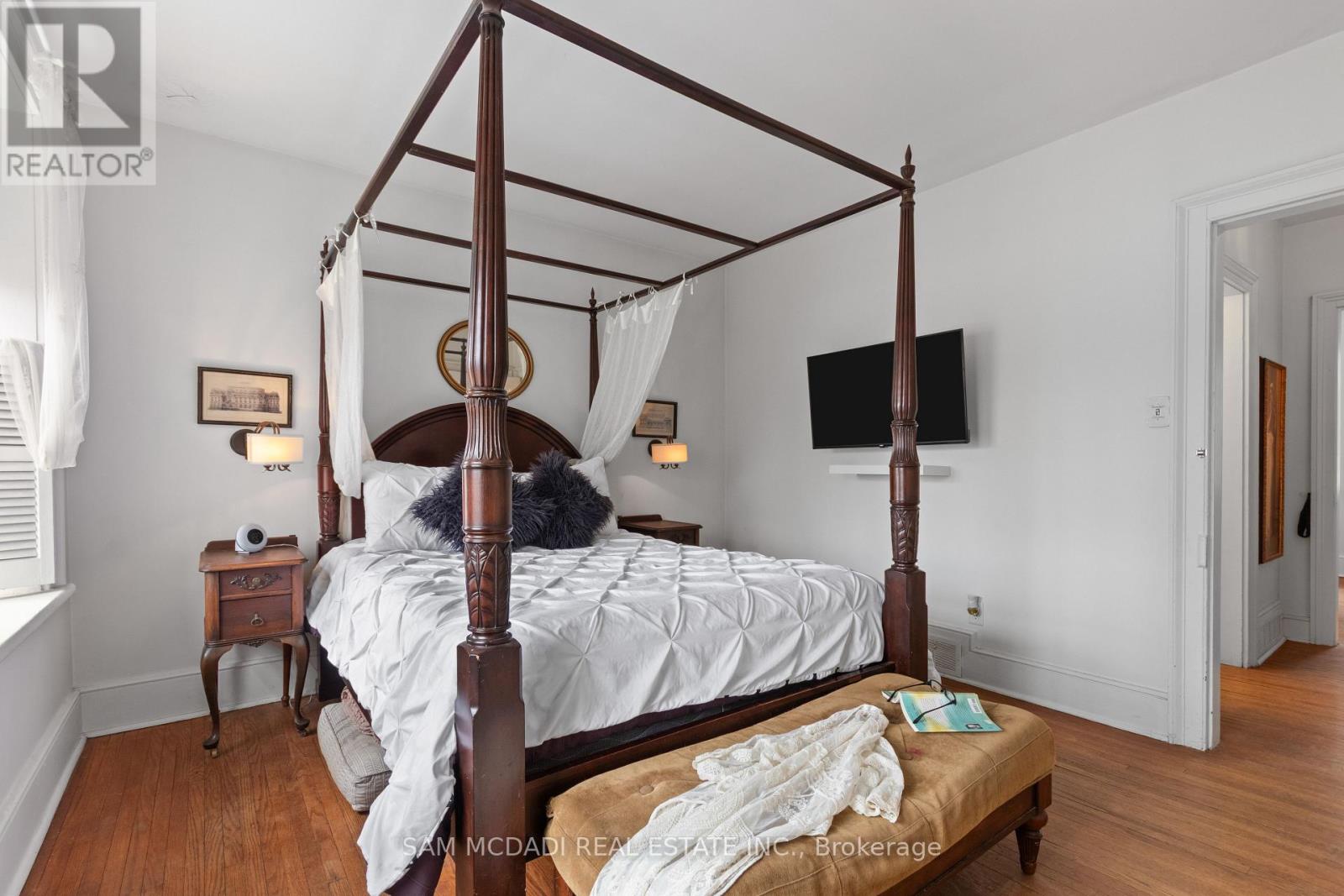 85 Yorkleigh Avenue, Toronto, Ontario  M9P 1Y3 - Photo 22 - W12925144