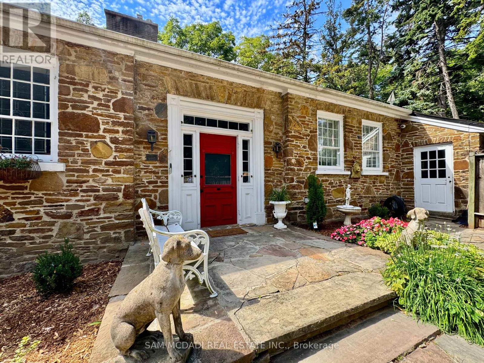 85 Yorkleigh Avenue, Toronto, Ontario  M9P 1Y3 - Photo 3 - W12925144