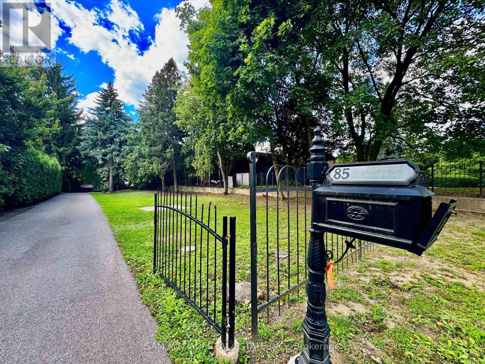 85 Yorkleigh Avenue, Toronto, Ontario  M9P 1Y3 - Photo 48 - W12925144