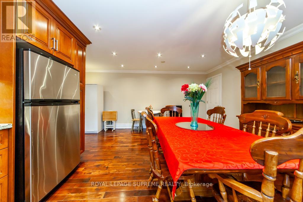 529 Rogers Road S, Toronto, Ontario  M6M 1B4 - Photo 31 - W12925206