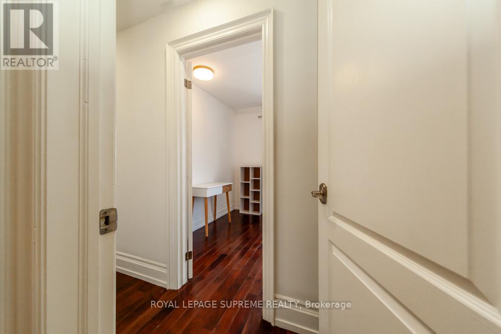 529 Rogers Road S, Toronto, Ontario  M6M 1B4 - Photo 35 - W12925206